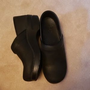 EUC Dansko clogs